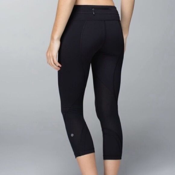 Lululemon Black Cropped Pant Capri Legging Side Paneling Detail Back Zipper - Picture 1 of 7